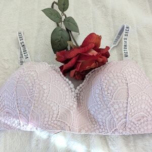 Victoria's Secret Blush Lace No Wire Bra